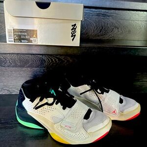 Jordan Zion 2 GS White Sneakers for kids child